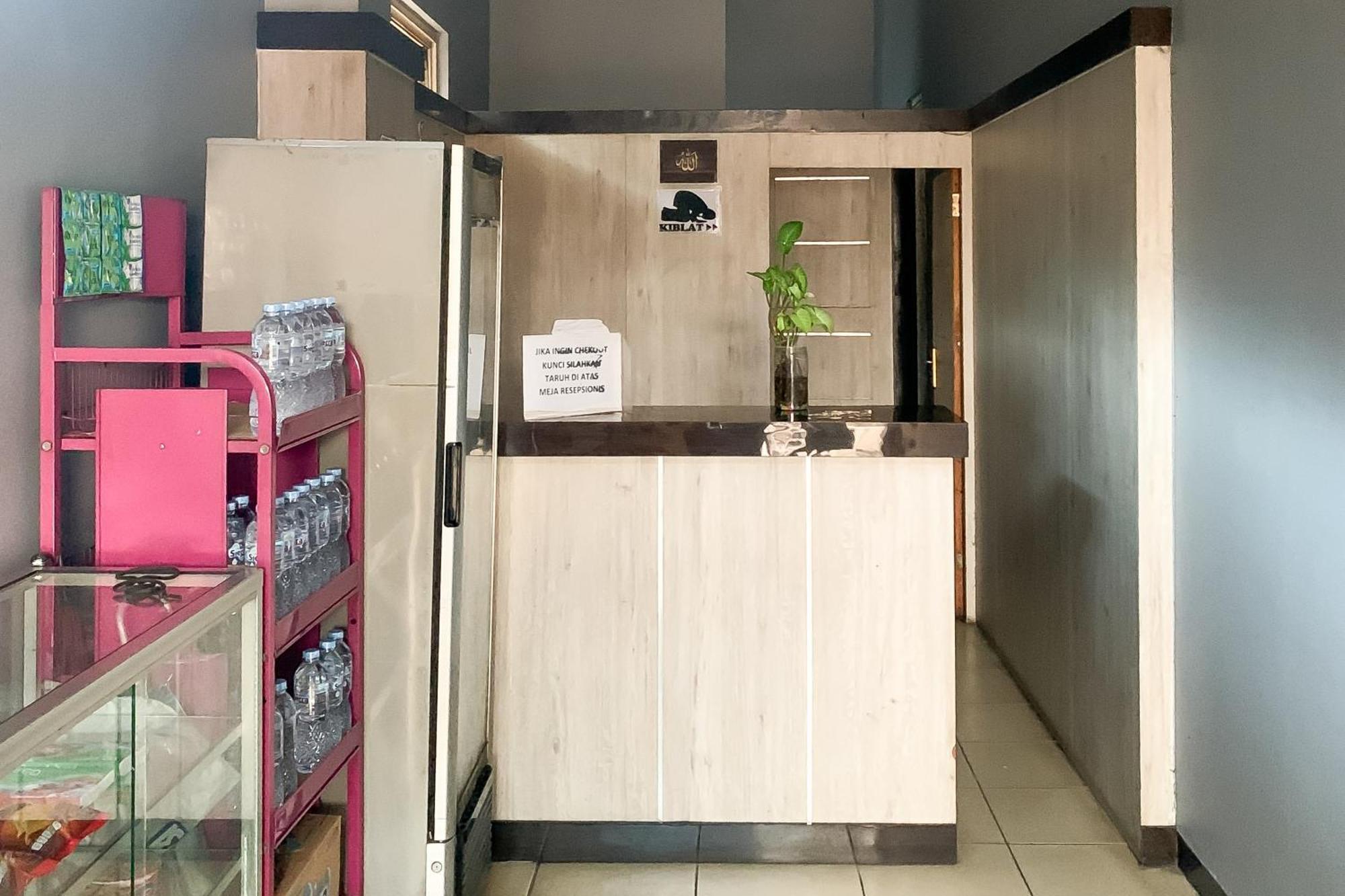 Karins Guesthouse Syariah Redpartner Bandung Exterior photo